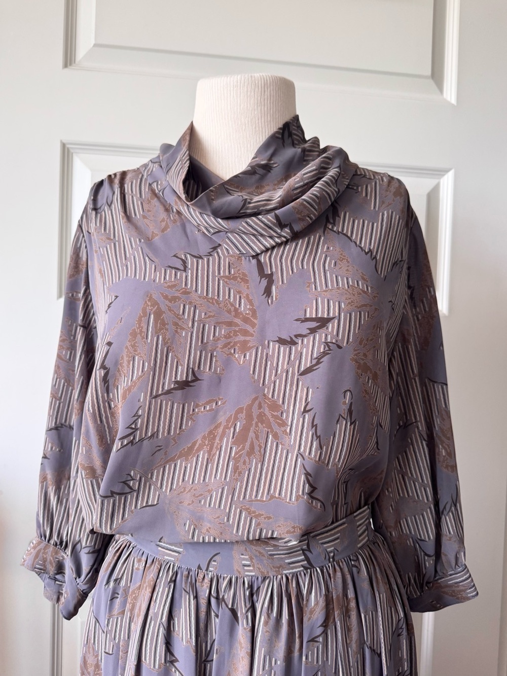 Vintage Campus Casuals of California Abstract Leaf Print Cowl Neck Blouse